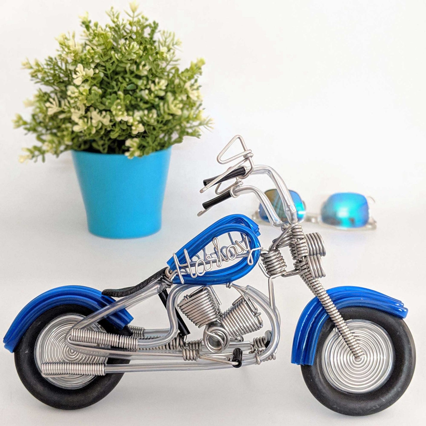 Miniature Wire Art cruiser motor bike hand-crafted from aluminium wire