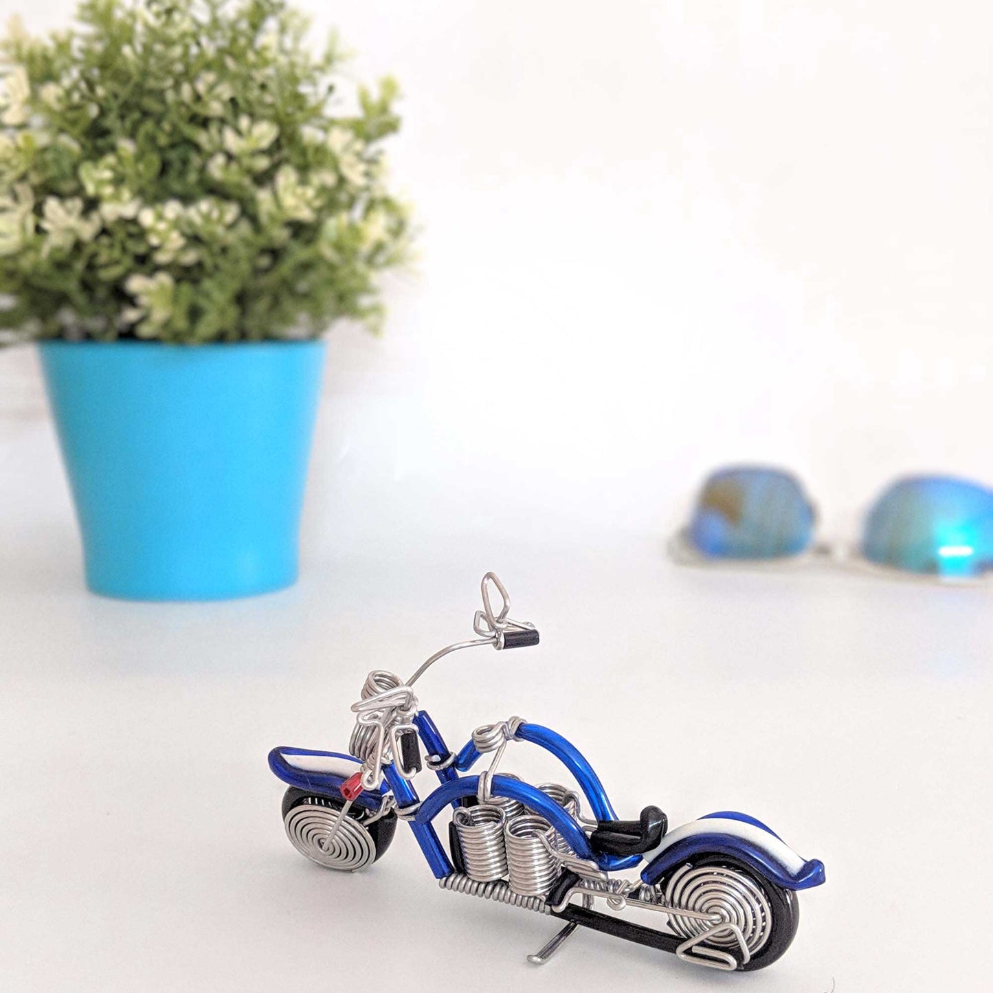 Miniature Wire Art cruiser motor bike hand-crafted from aluminium wire