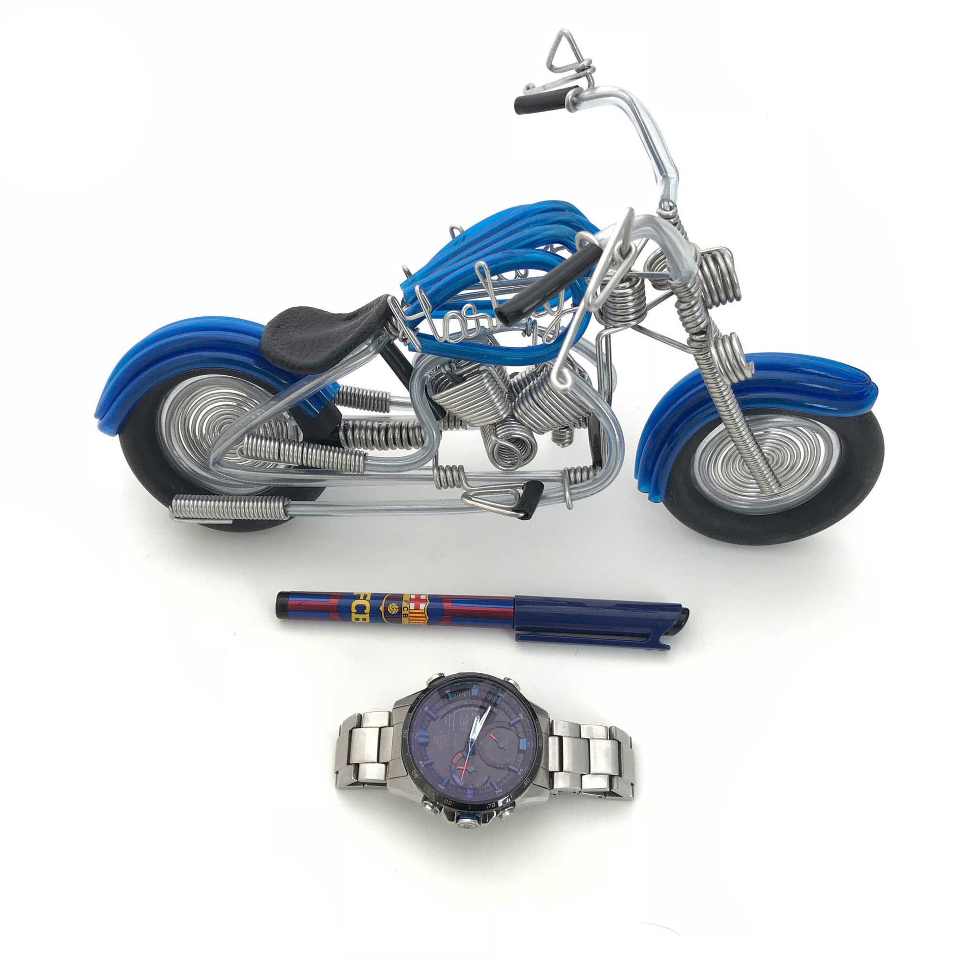 Miniature Wire Art cruiser motor bike hand-crafted from aluminium wire