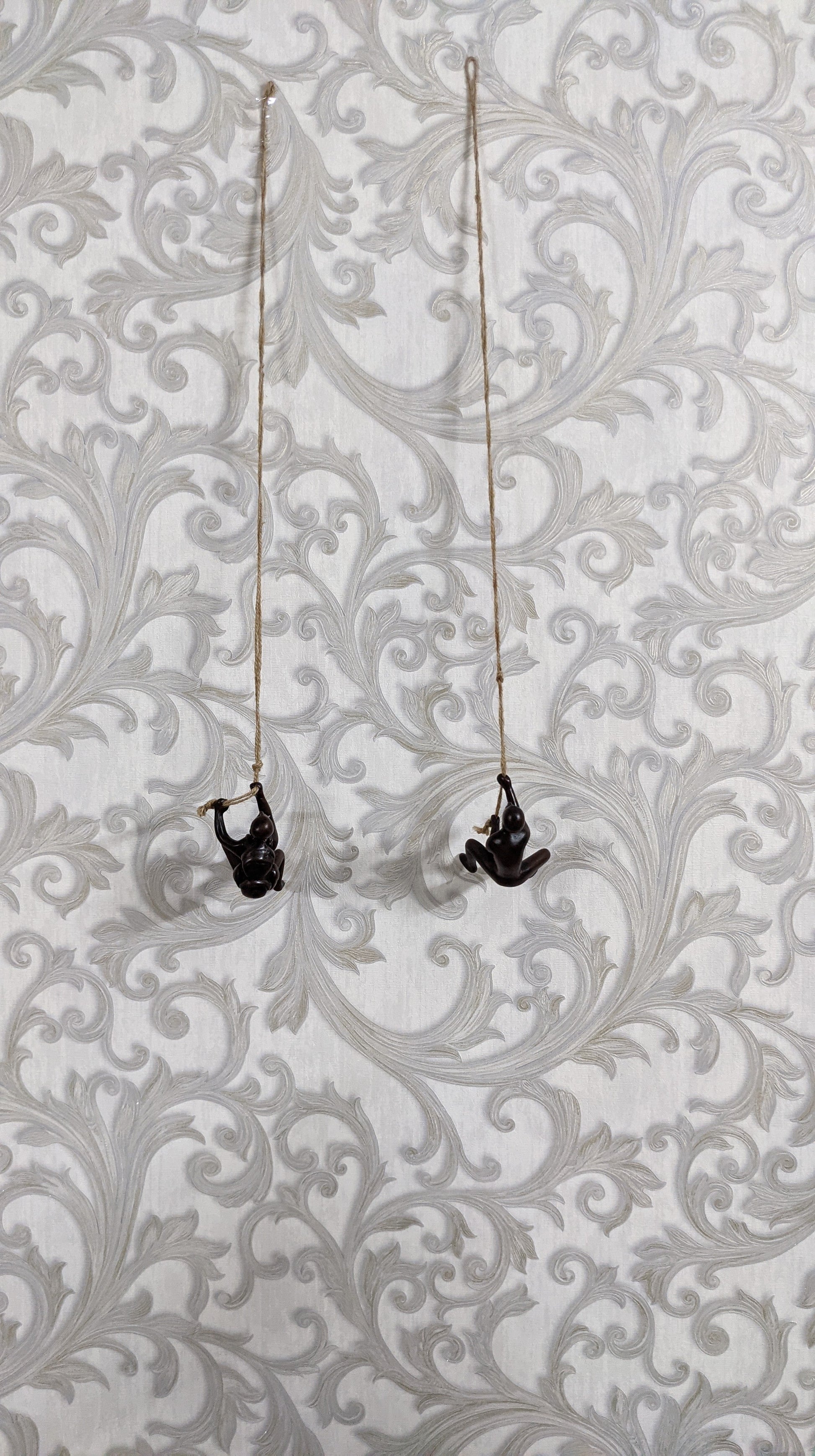 Climbing-Man-Wall-Decor-1pair-spiral-background