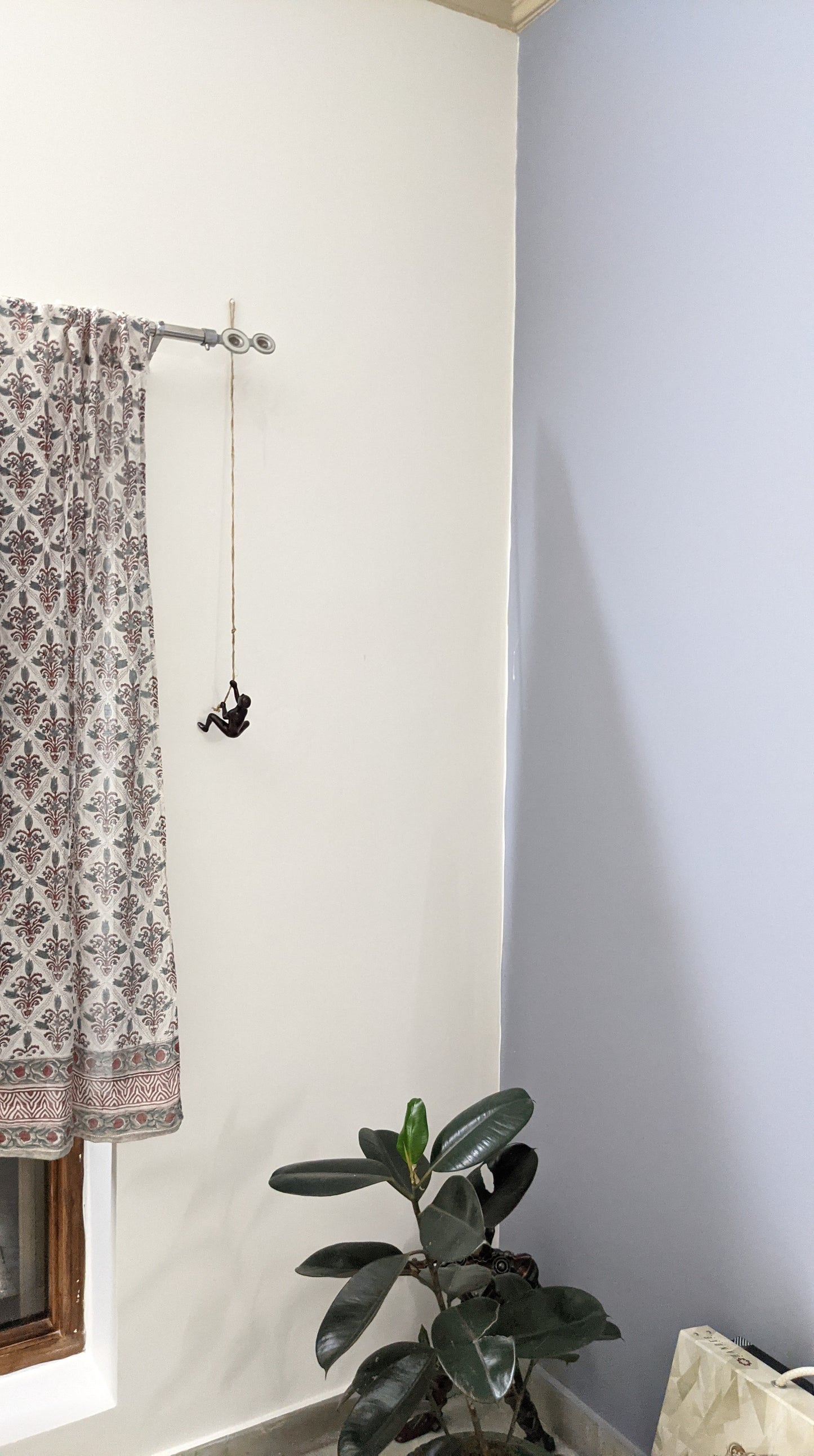 Climbing-Man-Wall-Decor-plain-live-view
