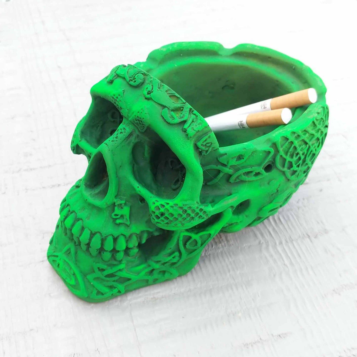 Skull ashtray UV Glow