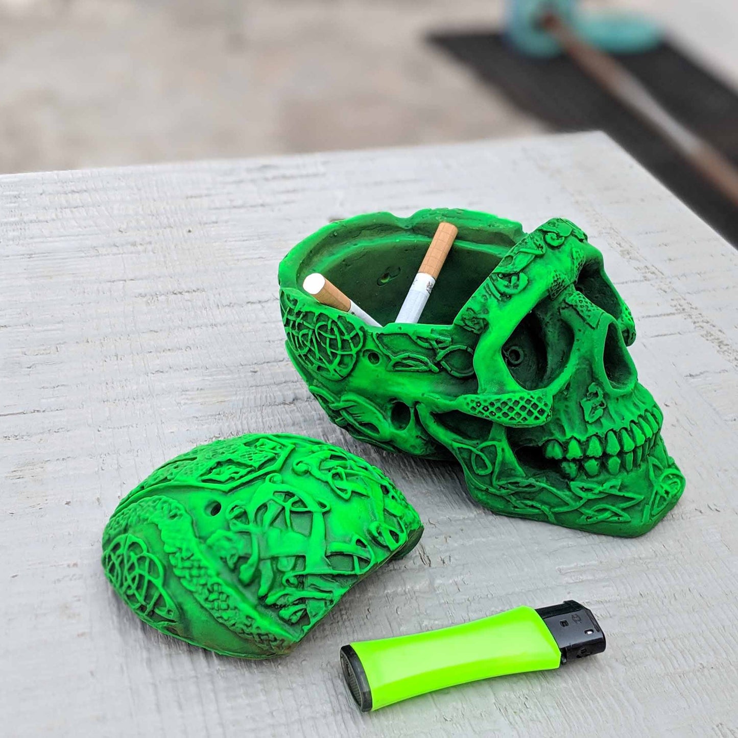 Skull ashtray UV Glow